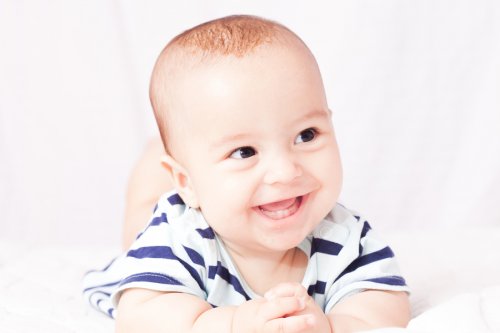 bebe sorrindo